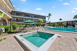 Outdoor pool - Carribean Beach Club (Fort Myers Beach)