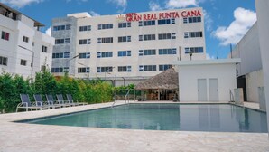 A hotel named "Gran Real Punta Cana" with a swimming pool and lounge chairs. - Hotel Gran Real Punta Cana (Punta Cana)