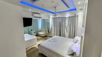 Minibar, in-room safe, free WiFi