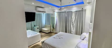 Suite estudio junior | Minibar, caja de seguridad en la habitación y wifi gratis