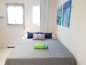 Down comforters, pillowtop beds, laptop workspace, iron/ironing board - Estudio Mar'Bella 2 min Praia Caminho de Moisés com Garagem e ArCond (Maragogi)