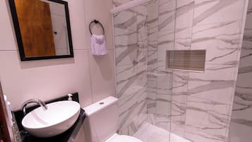 Studio, 1 Double Bed, Private Bathroom | Bathroom | Hair dryer, towels, toilet paper