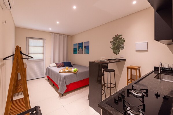 Studio, 1 lit double, salle de bains privée | Couette en duvet d'oie, surmatelas