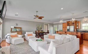 TV connectée, cheminée, espaces bureaux