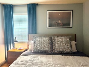 3 bedrooms, desk, iron/ironing board, travel cot