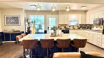 Frigorífic, microones, forn i placa de cuina