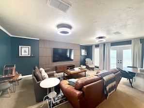 Smart TV - Summer Oasis - Pool and Hot Tub, Private Backyard (Keller)