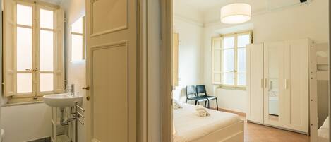 Iron/ironing board, free WiFi, bed sheets