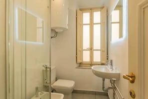 Een douche, een haardroger