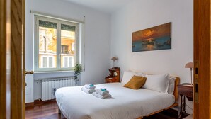 3 bedrooms, desk, iron/ironing board, WiFi