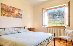 2 slaapkamers, een strijkplank/strijkijzer, reisbedje, gratis wifi