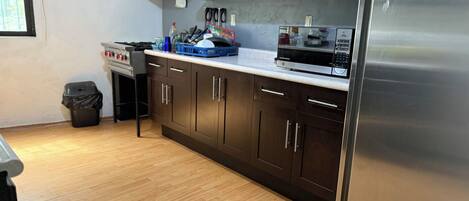 Classic Apartment, River View | Shared kitchen