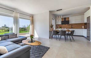 TV - 2 bedroom lovely apartment in Pula (Pula)