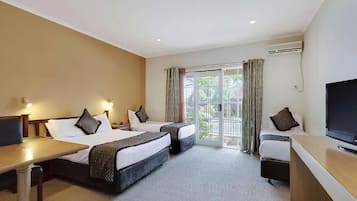 Comfort Double Room | Desk, laptop workspace, iron/ironing board, free WiFi