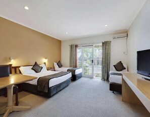 Comfort Double Room | Desk, laptop workspace, iron/ironing board, free WiFi - Greensborough Motel (Macleod)