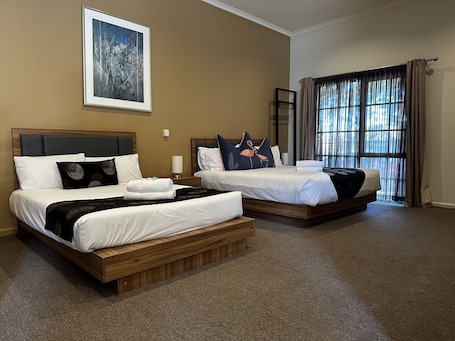 Deluxe Quadruple Room | Desk, laptop workspace, iron/ironing board, free WiFi