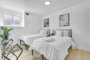 4 Schlafzimmer, Schreibtisch, Bügeleisen/Bügelbrett, kostenloses WLAN
