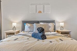 2 bedrooms, travel cot, free WiFi, bed sheets