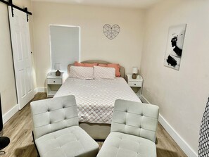 2 bedrooms, iron/ironing board, travel cot, free WiFi - Sun & Speedway Villa II (Daytona Beach)