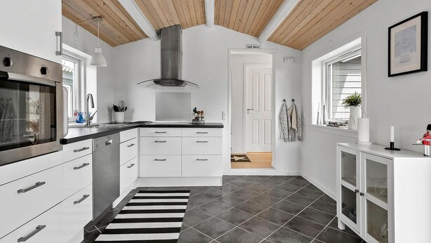 A modern kitchen with white cabinetry, a stainless steel oven, and a black and white striped rug. - Nice home in Græsted with WiFi (Græsted)