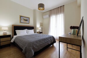 4 bedrooms, in-room safe, desk, iron/ironing board