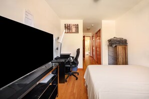 1 室のベッドルーム、デスク、アイロン / アイロン台、WiFi