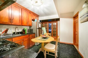 冷蔵庫、電子レンジ、コンロ、トースター