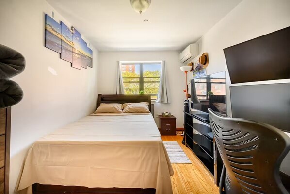 1 chambre, bureau, fer et planche à repasser, Wi-Fi