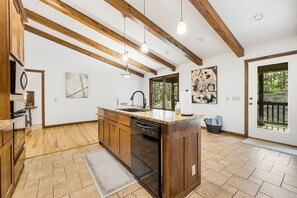 Refrigerador, microondas, horno, placa de cocina