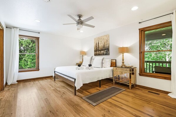 3 bedrooms, desk, free WiFi, bed sheets