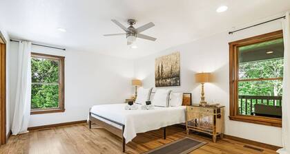 360 Gorgeous Views, Mid-Century Modern, Sleeps 8