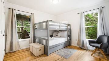 5 soveværelser, skrivebord, Wi-Fi, sengetøj