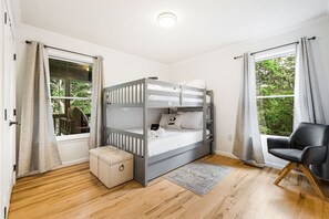 5 habitaciones, escritorio, wifi y ropa de cama 