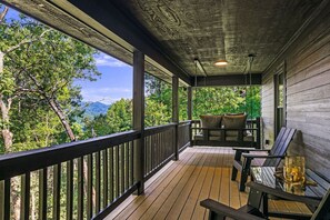 Property grounds - BaseCamp Mountain Retreat and Event Venue (Bryson City)