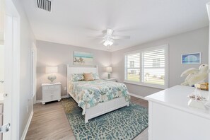 3 bedrooms, desk, iron/ironing board, free WiFi - Charming 3-bedroom house with Golfcart, Hot Tub, and WiFi in The Villages. (The Villages)