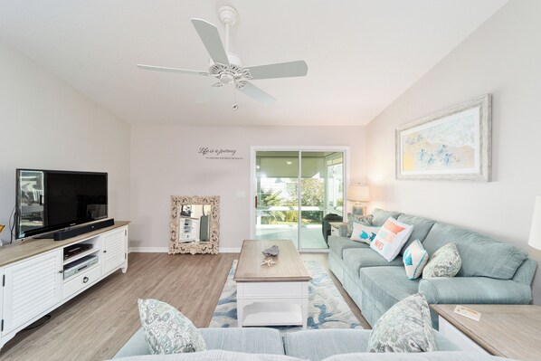 Smart TV, printers - Charming 3-bedroom house with Golfcart, Hot Tub, and WiFi in The Villages. (The Villages)