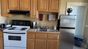 Micro-ondes, four, plaque de cuisson