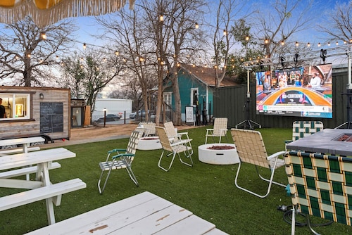 Chic & Cozy Studio, Next to Pickleball & Top Eats