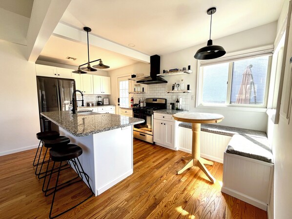 Réfrigérateur, four, plaque de cuisson, lave-vaisselle