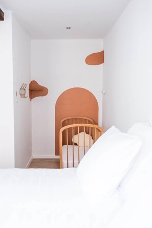 1 habitación, tabla de planchar con plancha, wifi gratis y ropa de cama 