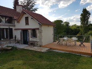 Outdoor dining - Gite in fl'eure de seine (andé)