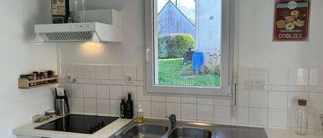 Réfrigérateur, micro-ondes, four, lave-vaisselle