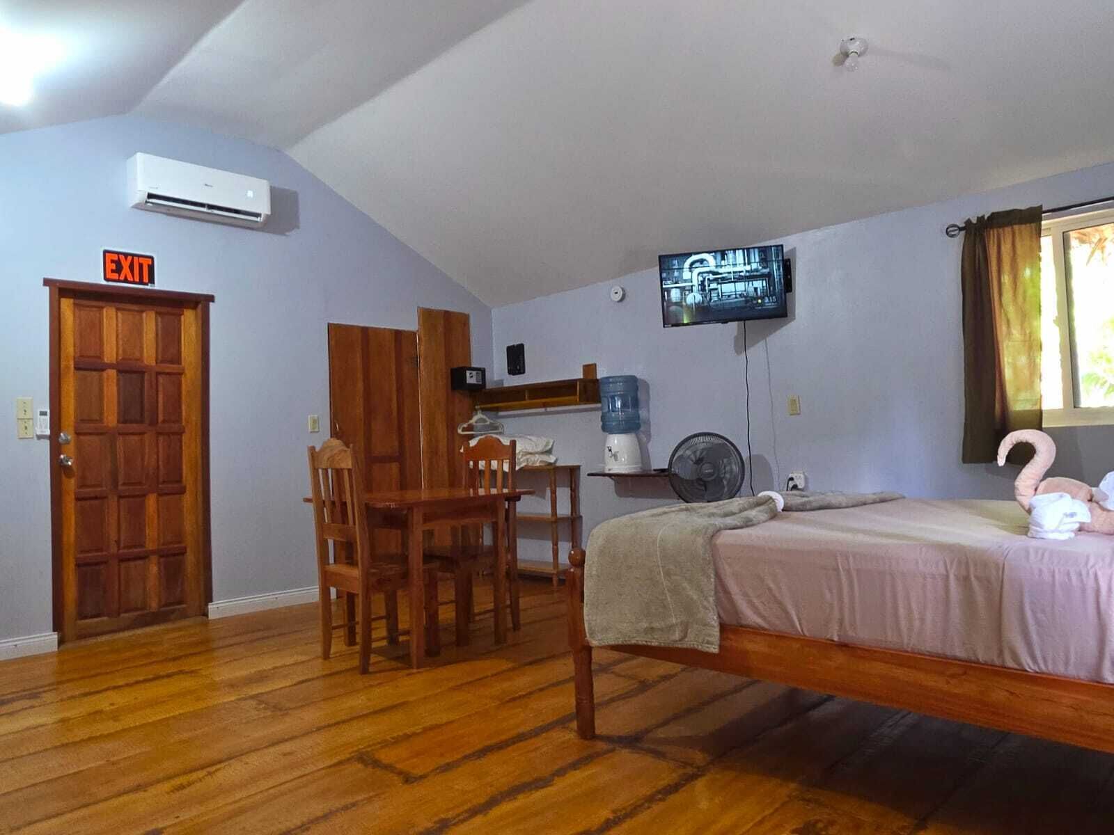 Cabin | Pillow-top beds, free WiFi