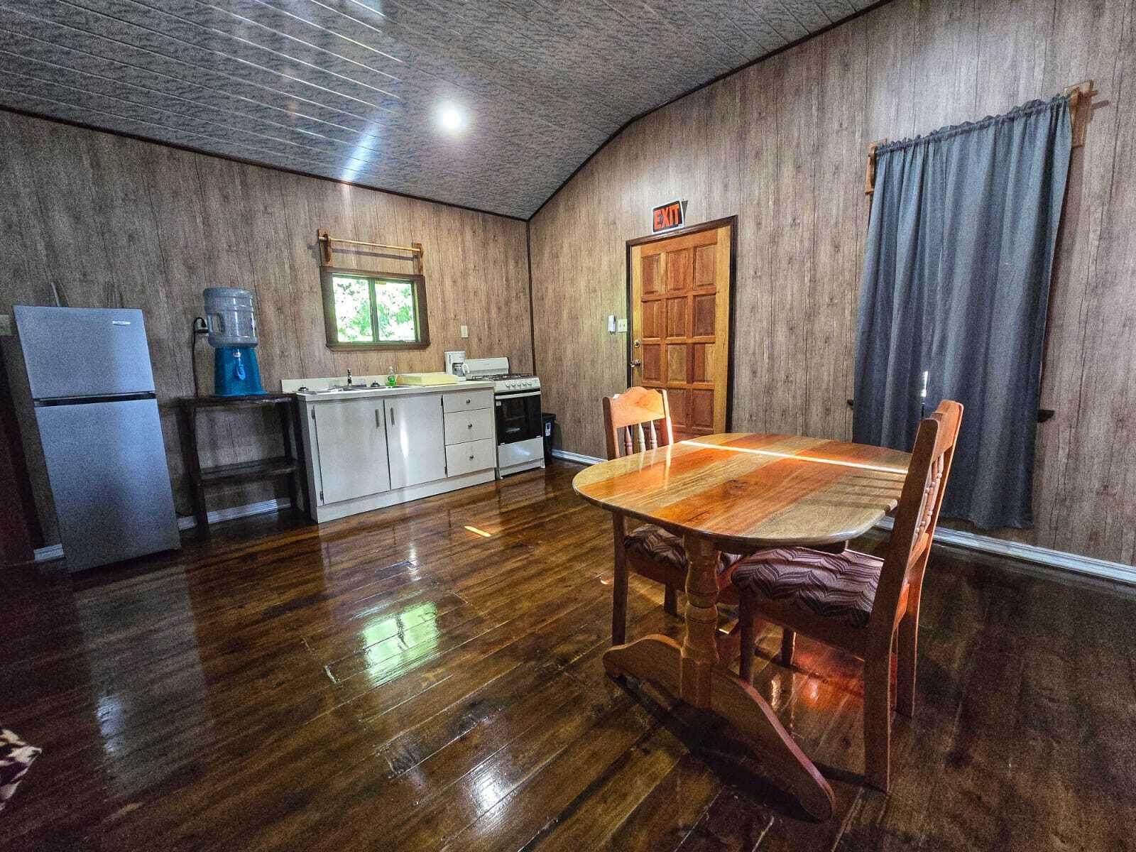 Stüdyo, Birden Çok Yatak, Bahçe Manzaralı | Özel mutfak | Buzdolabı, set üstü ocak, kahve/çay makinesi, ekmek kızartma makinesi 