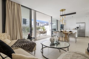TV - Carolina | Apartment in Fuengirola (Fuengirola)
