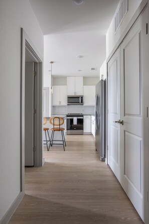 Microones, forn, placa de cuina i rentaplats 