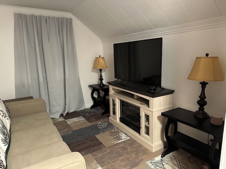 Charming 1-bedroom Apartment With Ac, Wifi In Beautiful Fairport - Rochester, NY
