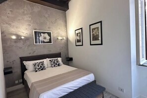 1 bedroom, WiFi, bed sheets - Pietro's central apartament (Roma)