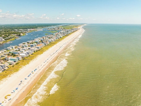 Beach nearby. CB Surf House|Charming Beach House 2mins to Beach