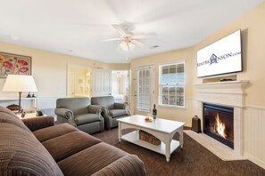 Living area - Relaxed Lake-Access Condo with Outdoor Pool, Mini Golf, Pickleball & Free Attraction Tickets (Kimberling City)